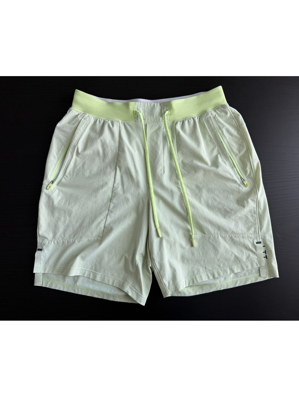 Lululemon License to Train Shorts 7" Linerless Men’s Small Green/Yellow Stretch